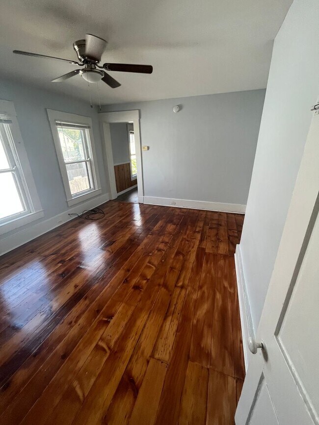 Building Photo - 816 Main St