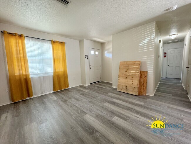 Building Photo - 3 Bedroom with Bonus living room!