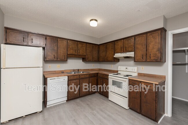 Building Photo - 5405 E Shore Dr