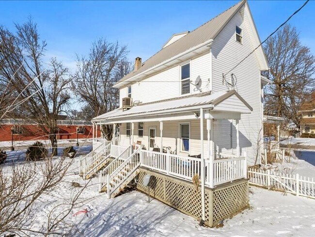 Building Photo - 520 W Bucyrus St