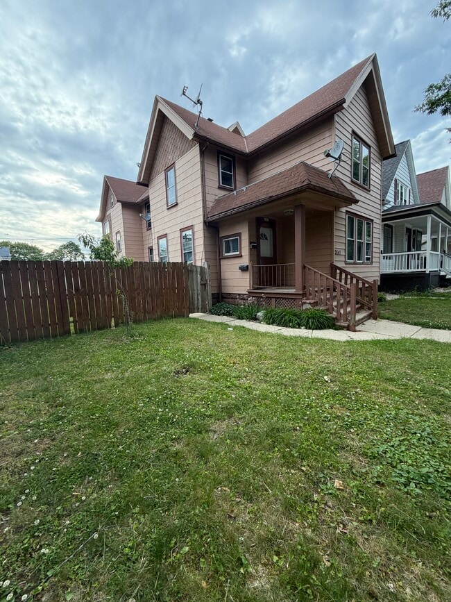 Building Photo - 2647 S 28th St