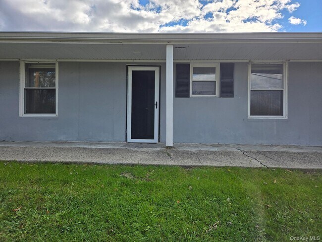 Primary Photo - 41 Sunny Acres Rd