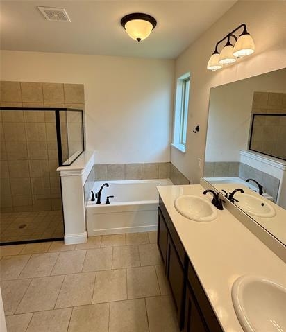 Building Photo - 204 Flower Ridge Dr