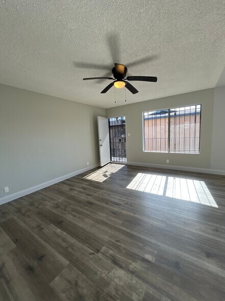 Building Photo - 1334 W 93rd St