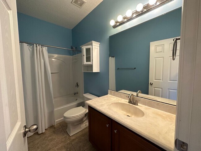 Building Photo - Adorable Home in Prime Location!