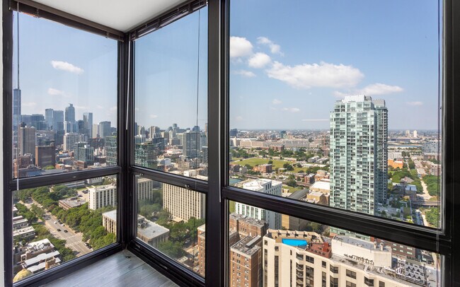 Building Photo - 1122 N Clark St
