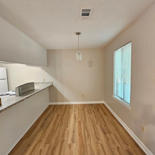 Building Photo - 3687 Donovan Dr