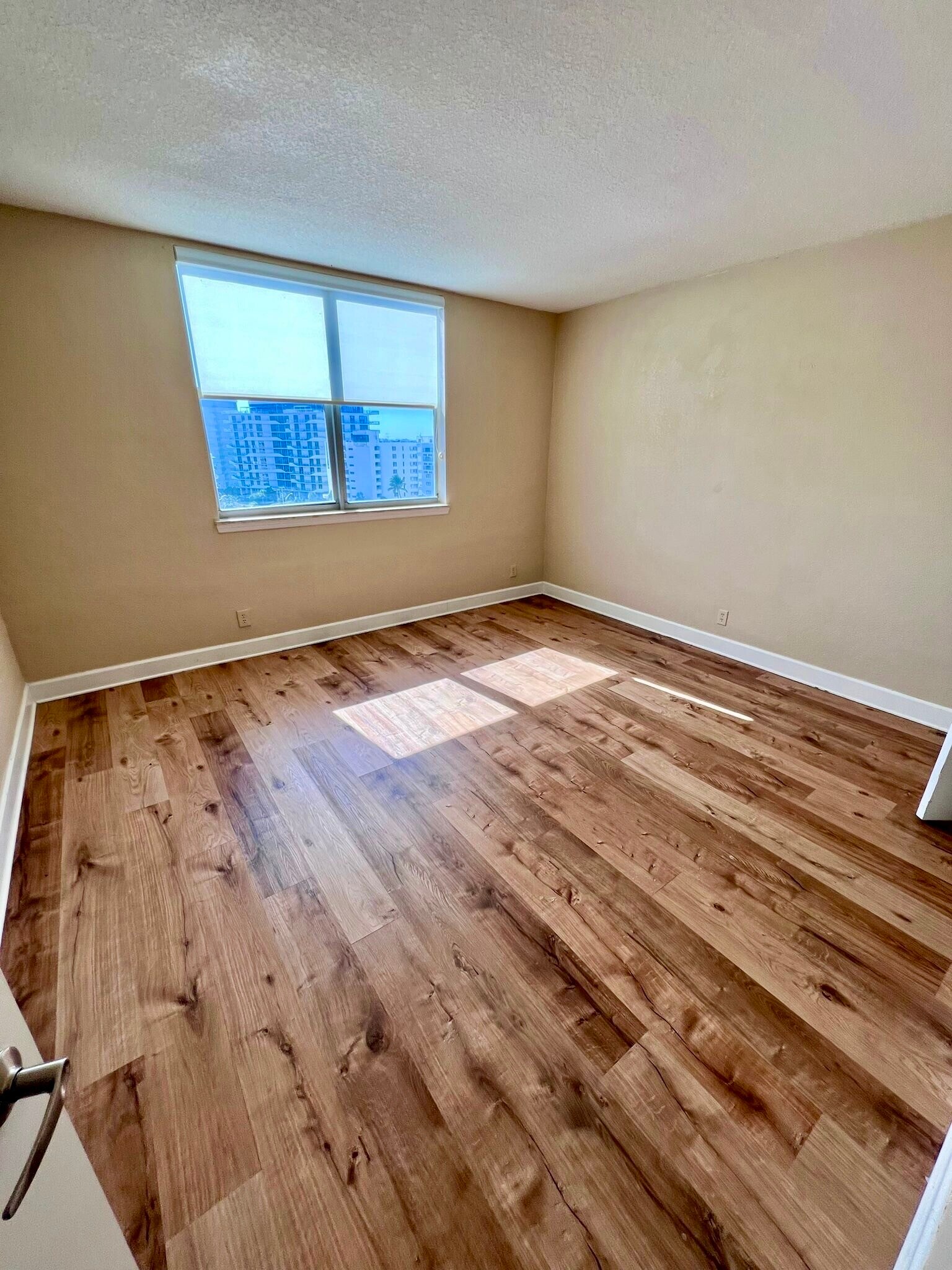 Building Photo - 401 69th St