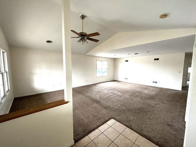 Building Photo - 152 Lantern Ln