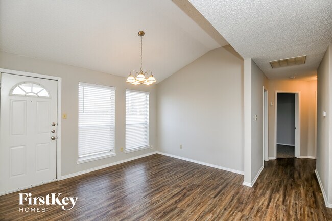 Building Photo - 10913 Ives St