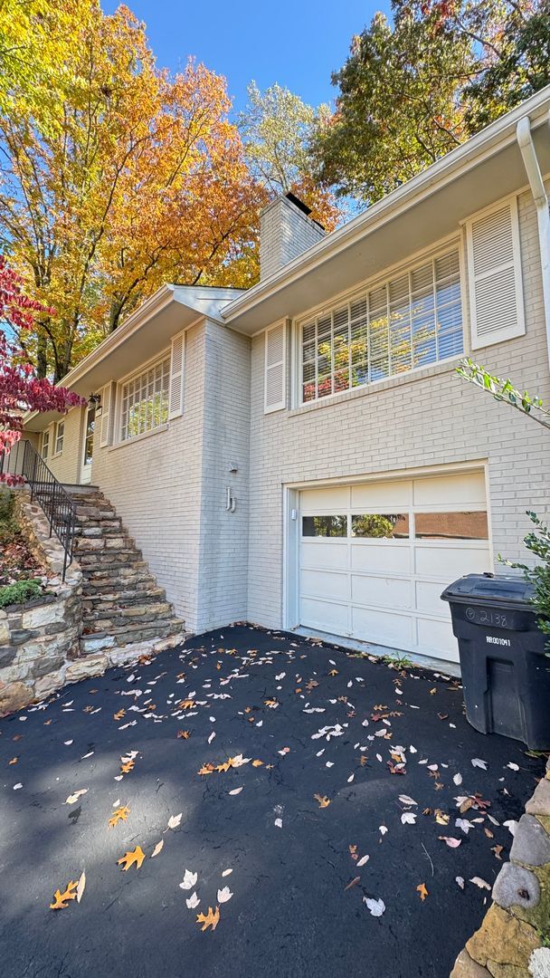 Building Photo - Heart of South Roanoke-3120 Stoneridge Road