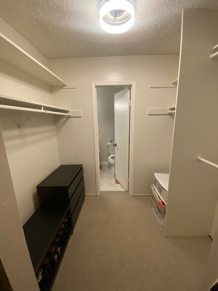 Building Photo - 4855 Cole St