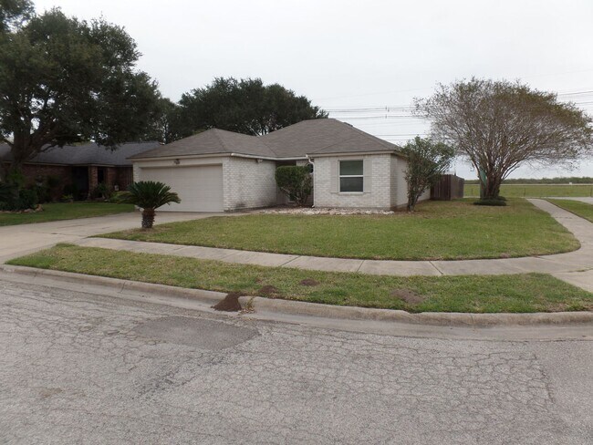 Building Photo - 317 Clydesdale Ln
