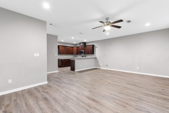 Building Photo - 124 Artesian Way