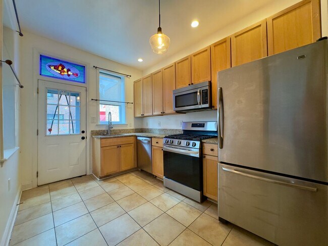 Building Photo - Inviting 3-Bedroom Single Family Townhome ...