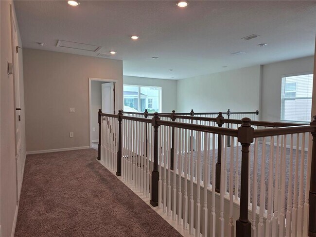 Building Photo - 2865 High Pointe St