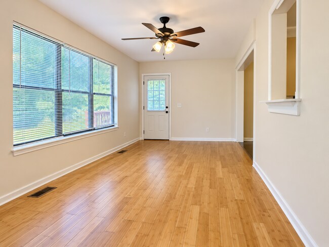 Building Photo - 1205 Fairway Dr SW