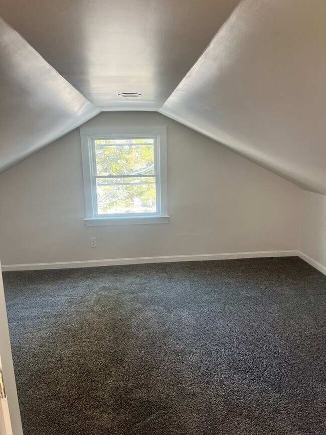 Building Photo - 3 bedroom 1 bath