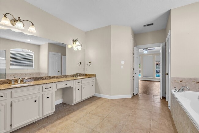 Building Photo - 17703 Forest Park Ln