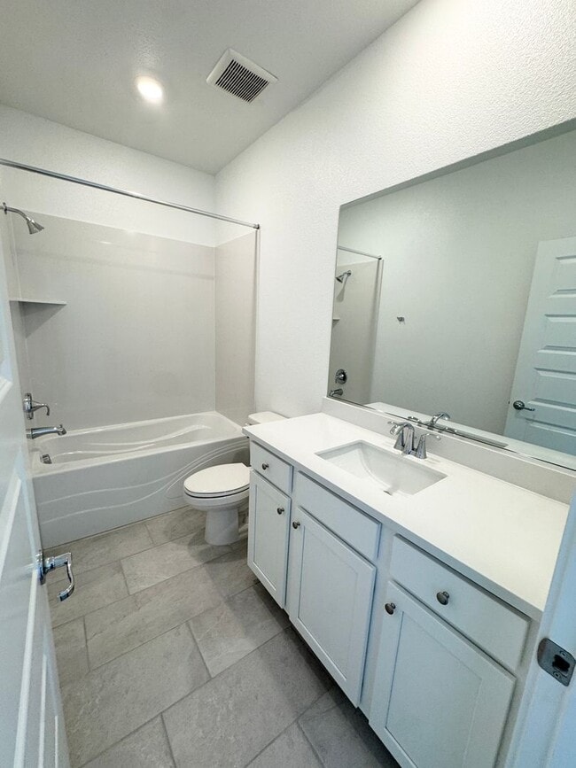 Building Photo - 5372 Island Yacht Wy