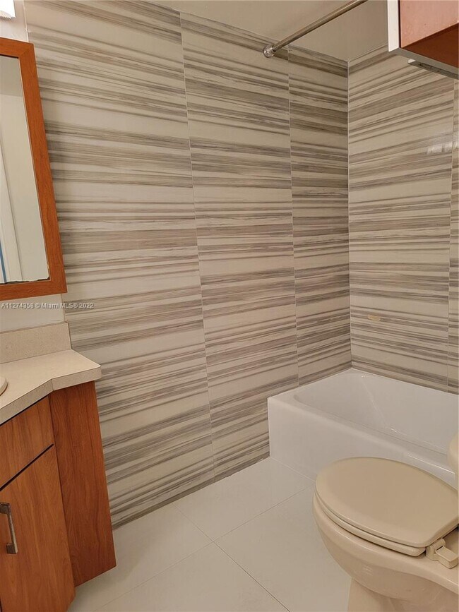 Building Photo - 1351 NE 191st St