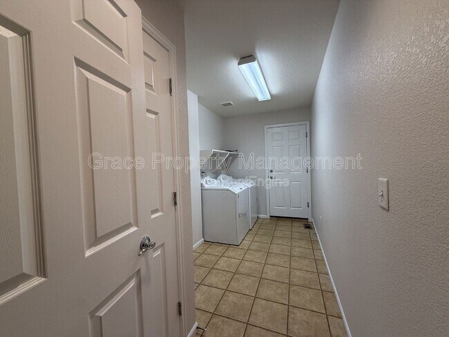 Building Photo - 10533 Joplin St