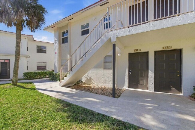 Building Photo - 3228 Coral Ridge Dr