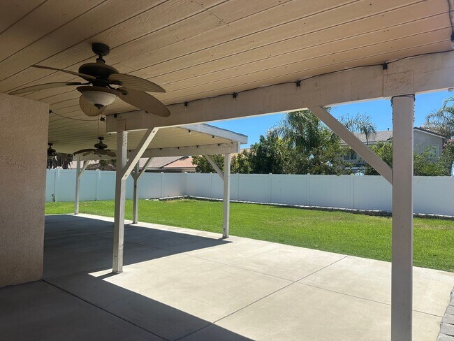 Building Photo - Single Story cul-de-sac 3Beds/2Bath Home i...