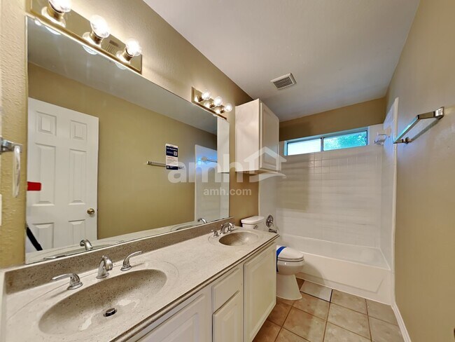 Building Photo - 310 Victory Ln