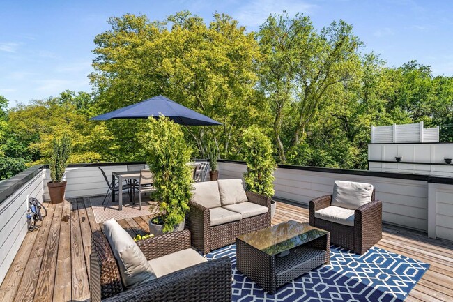 Building Photo - Prestine & Partially Furnished North Nashv...