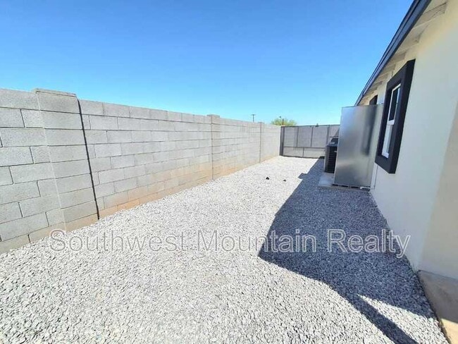 Building Photo - 7404 N 62nd Ave