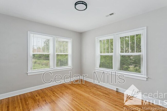 Building Photo - 405 N Hillside St