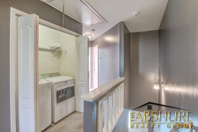 Building Photo - 2136 Sunny Cove Dr