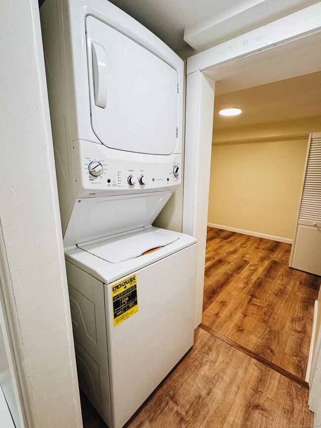 Building Photo - 45 Church St