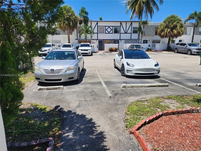 Building Photo - 6744 SW 40th St