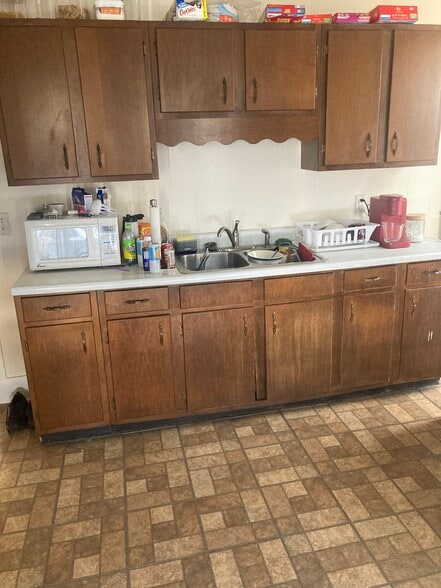 Building Photo - 80 Lake St