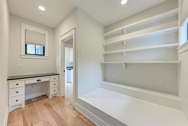 Building Photo - 1707 W St Johns Ave