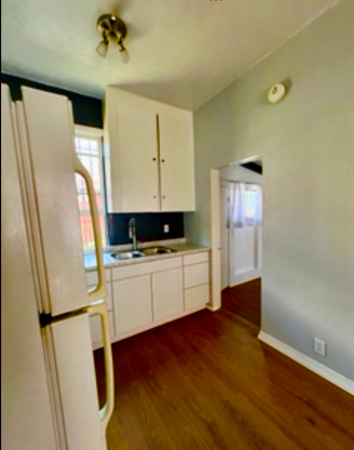 Building Photo - 6089 1/4 Cashio St