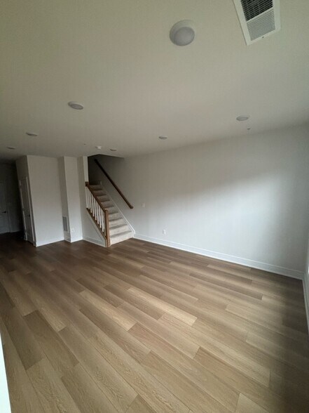 Building Photo - 43396 Farringdon Sq