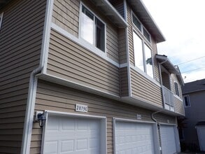 Building Photo - 2075 Simmons St