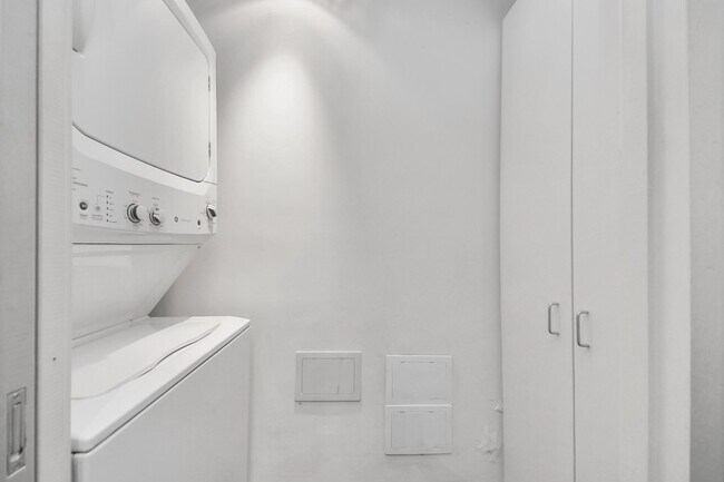 Building Photo - 5050 Ambassador Way