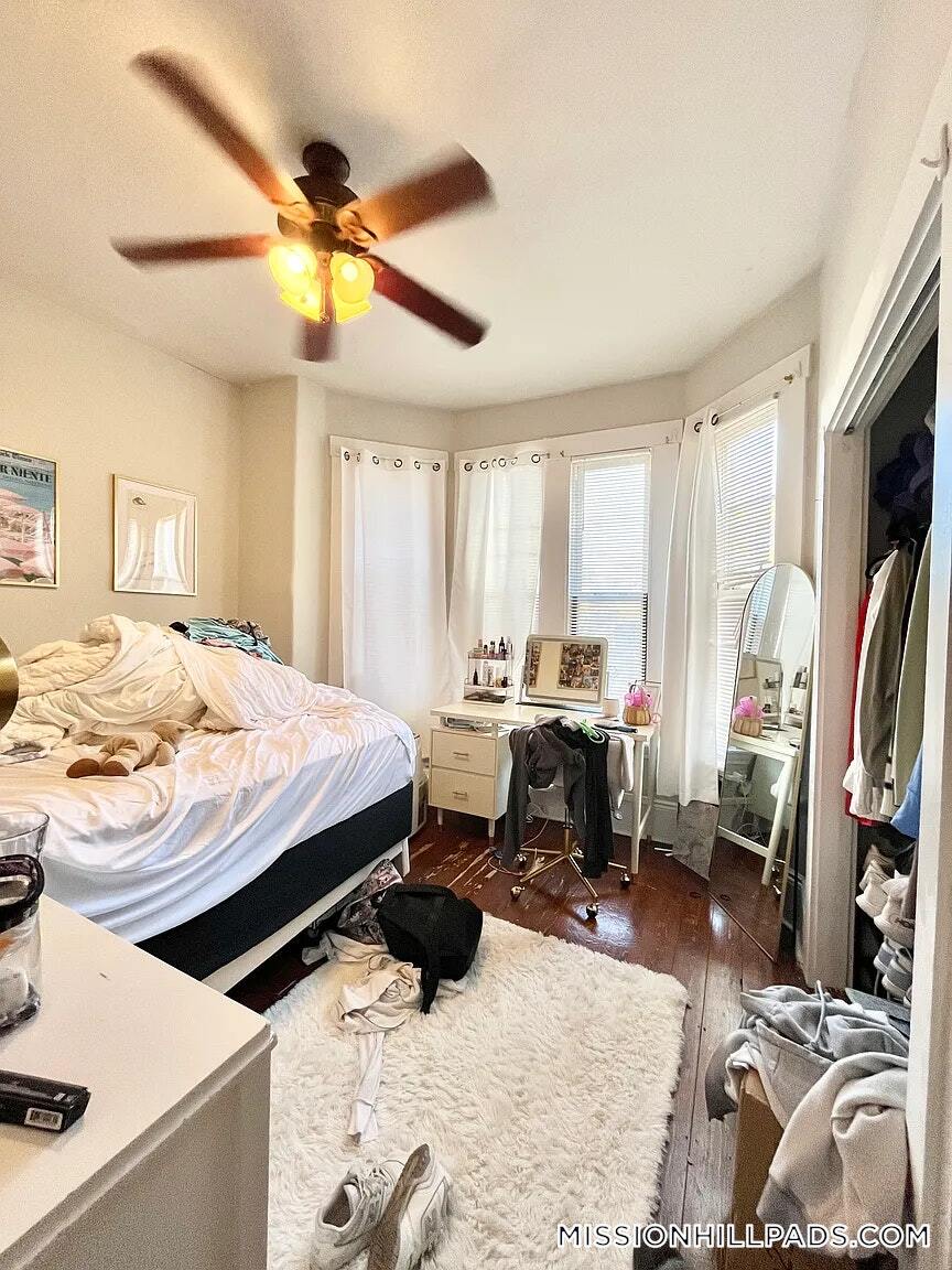 Building Photo - 717 Parker St