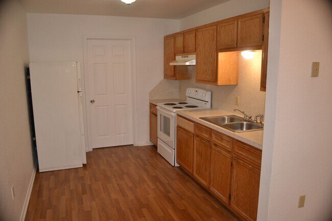 Building Photo - 302 Horseshoe Dr