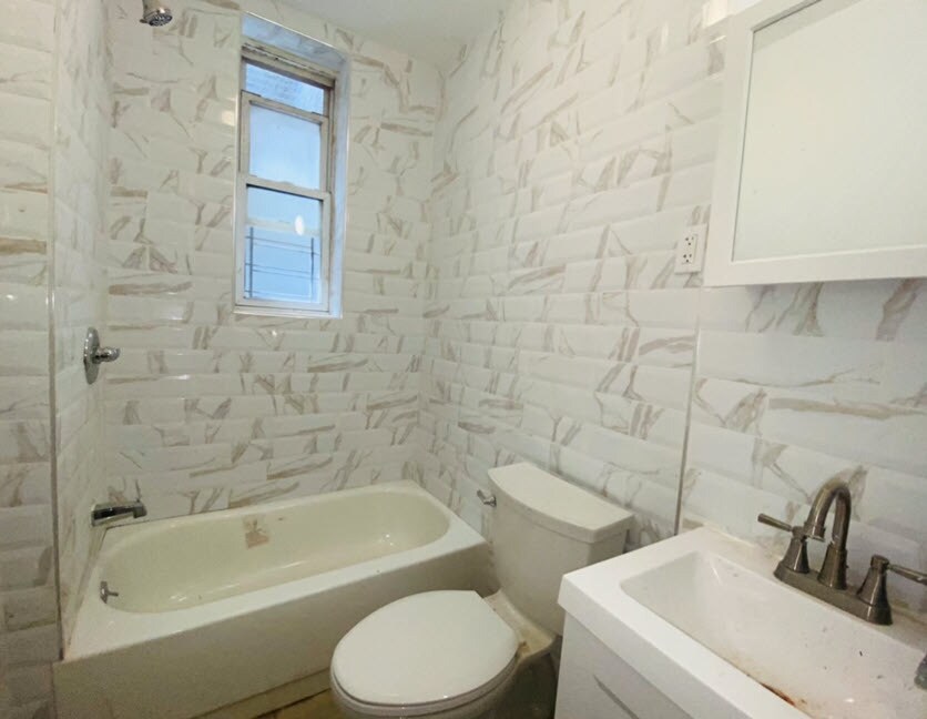 Building Photo - 273 Sumpter St