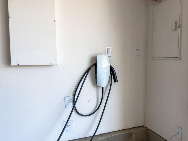 Building Photo - 2665 Luna Ave