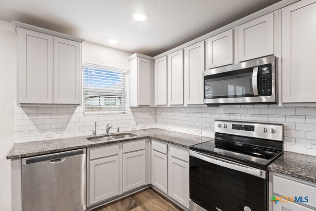 Building Photo - 2432 Ayers Dr
