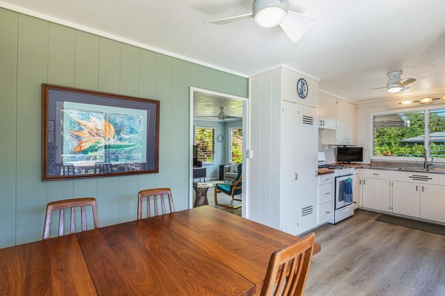 Building Photo - Charming 2 Bedroom Rental with Stunning Mountain Views – Available only April 1 to October 31, 2026