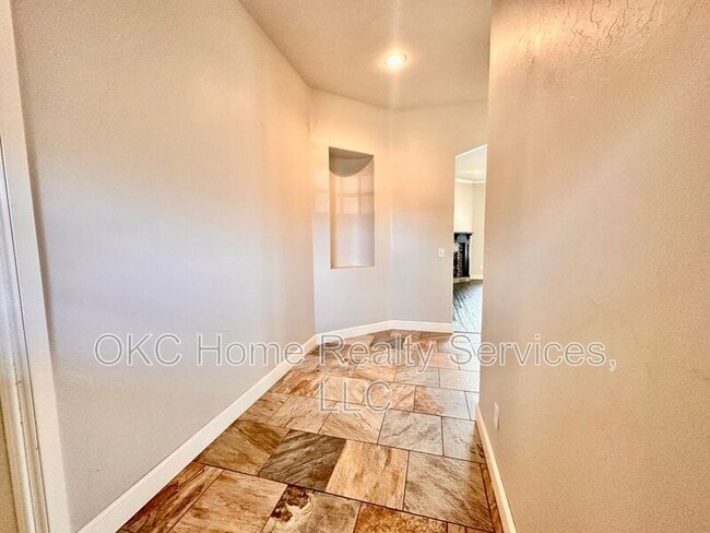 Building Photo - 2412 SE 92nd Terrace