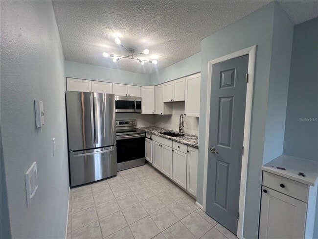 Building Photo - 810 Kings Ct