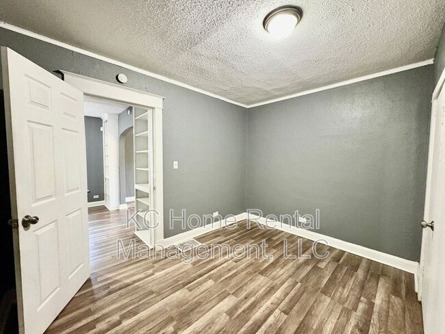 Building Photo - 6103 Walrond Ave